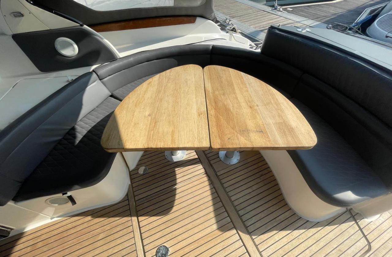Une Nuit Sur Un Bateau Linge & Menage Inclus La Rochelle  Exterior photo