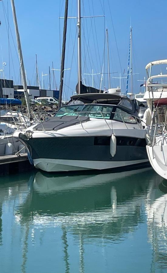 Une Nuit Sur Un Bateau Linge & Menage Inclus La Rochelle  Exterior photo