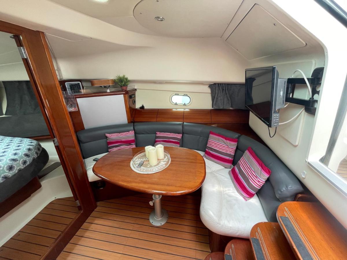 Une Nuit Sur Un Bateau Linge & Menage Inclus La Rochelle  Exterior photo